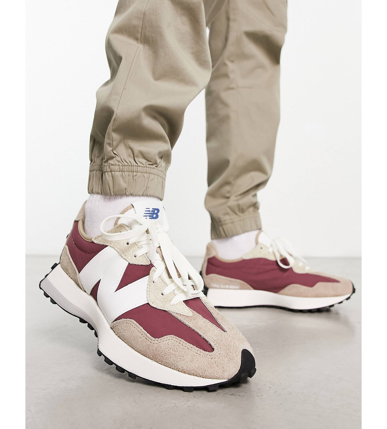 

Кроссовки New Balance 327 бежевого и терракотового цвета