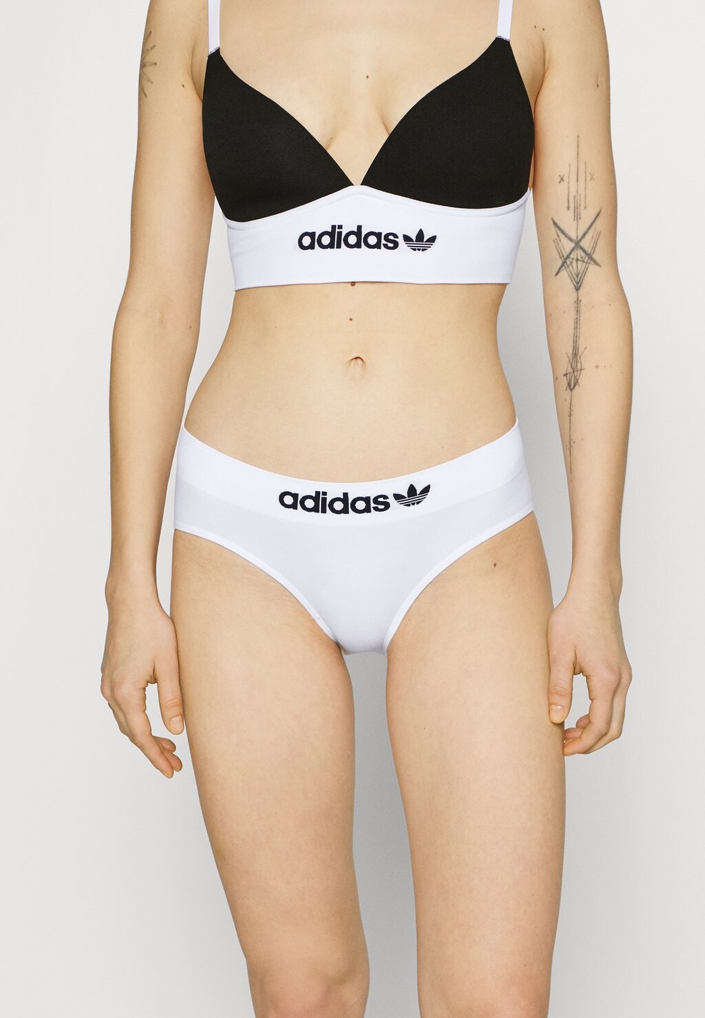 

Трусы adidas Originals, белый