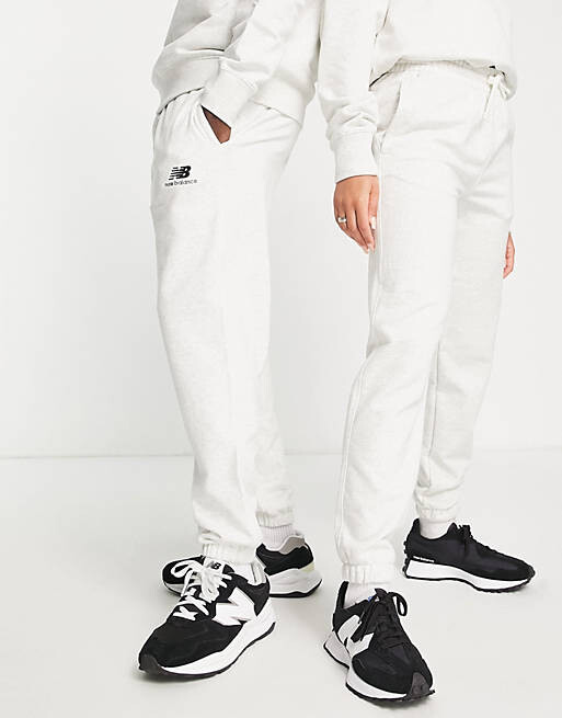 

Серые джоггеры унисекс с логотипом New Balance