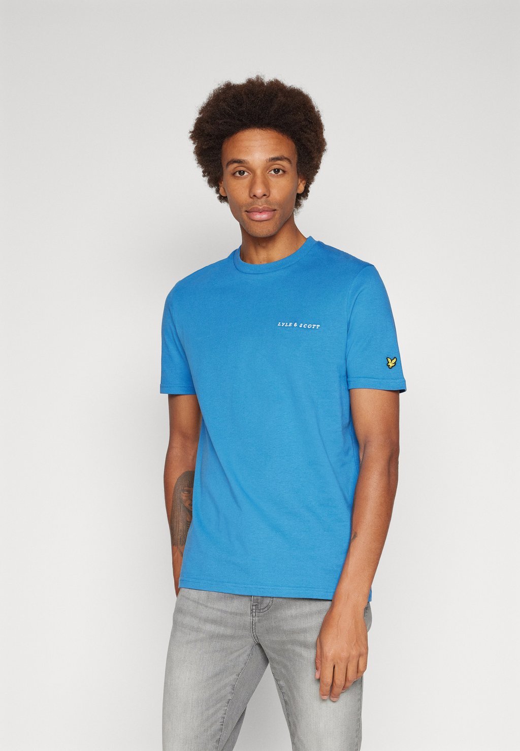 

Футболка базовая EMBROIDERED Lyle & Scott, цвет spring blue