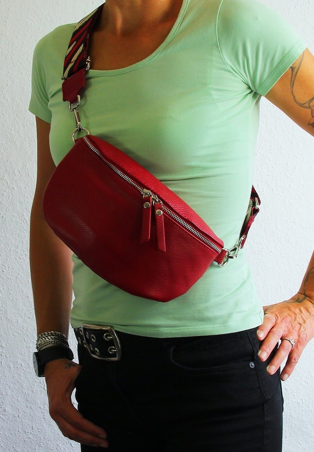 цена Поясная сумка Drachenleder, цвет rot mehrfarbig