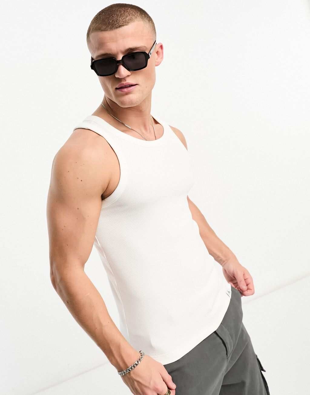 

Белая майка с логотипом Calvin Klein Jeans