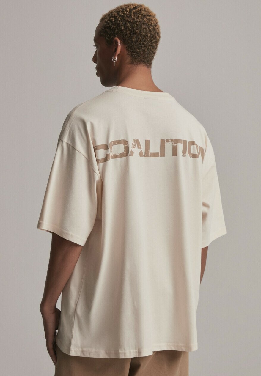 

Футболка с принтом DUNE Diverse, бежевый