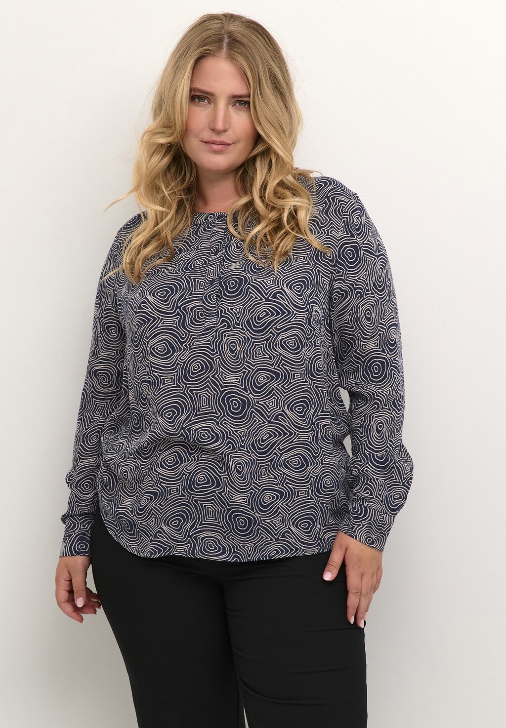 

Блузка Kaffe Curve ЛЕНА, цвет midnight feather circle print