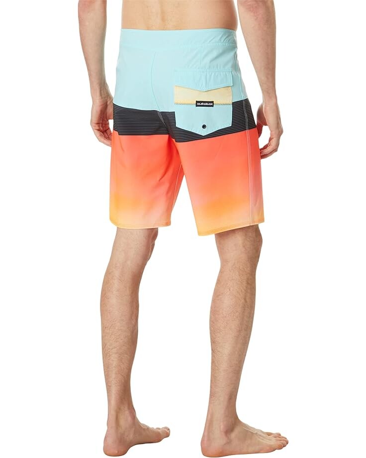 

Шорты для плавания Quiksilver Surfsilk Panel 20" Boardshorts, цвет Angel Blue 2