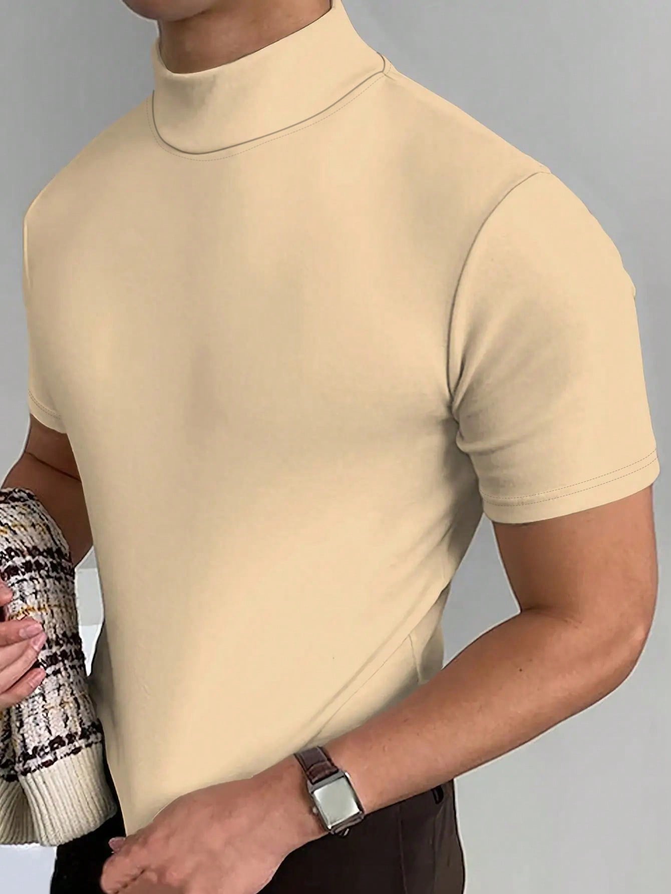 Мужская однотонная футболка с воротником-стойкой и коротким рукавом, хаки фотографии