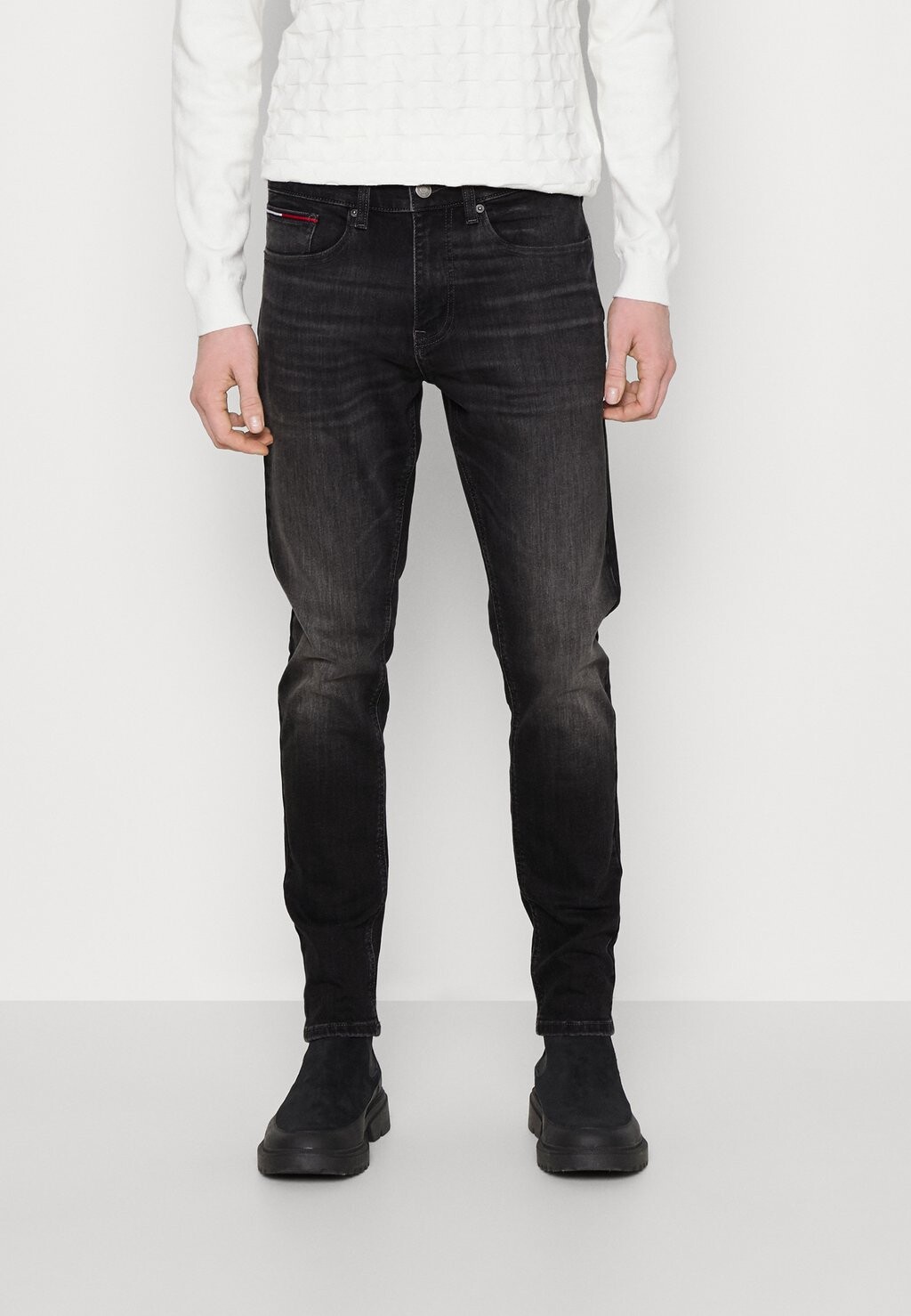 

Зауженные джинсы Tommy Jeans