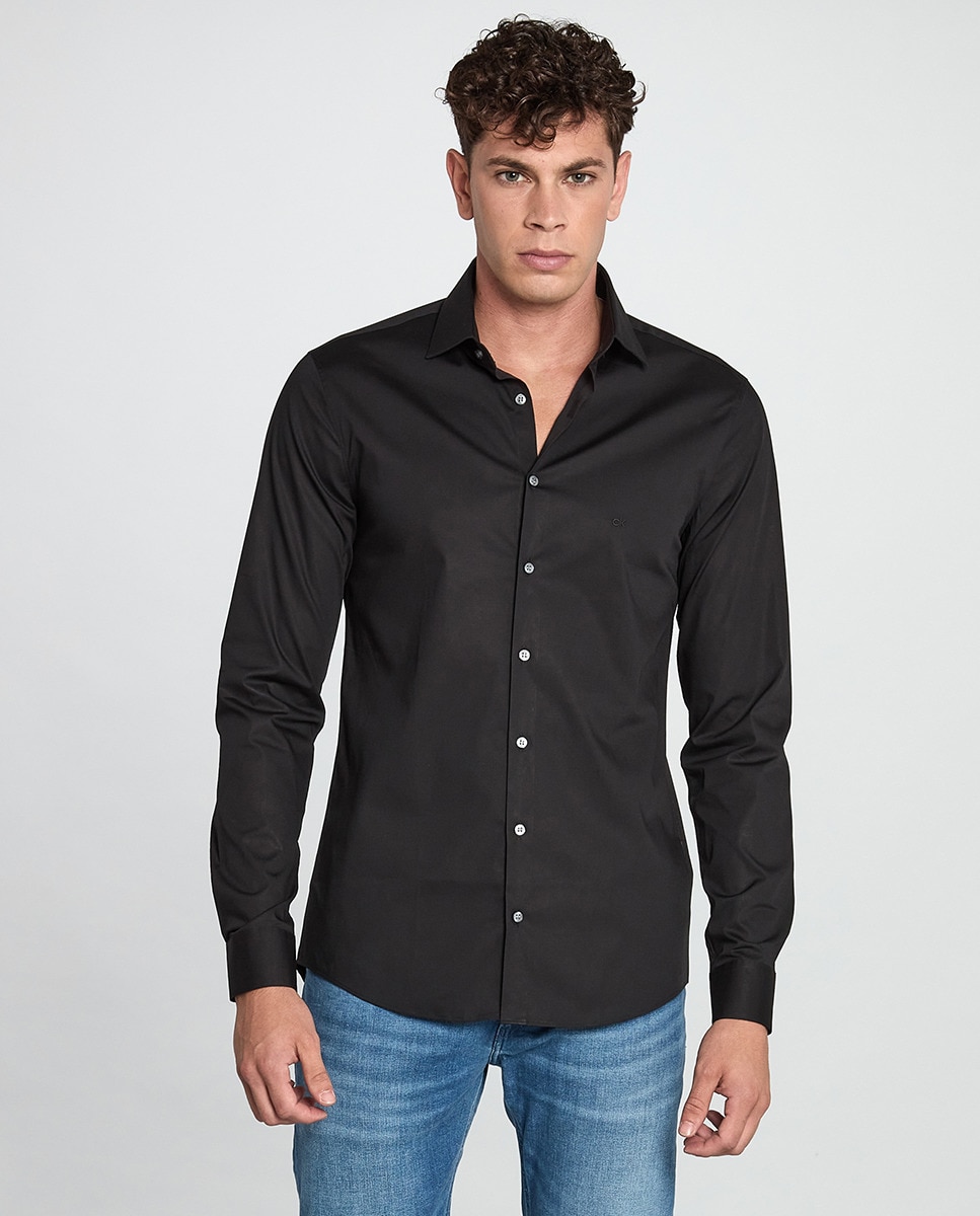 Мужская рубашка приталенного кроя из однотонного поплина стрейч Calvin Klein, черный рубашка узкого покроя из поплина стрейч xs черный