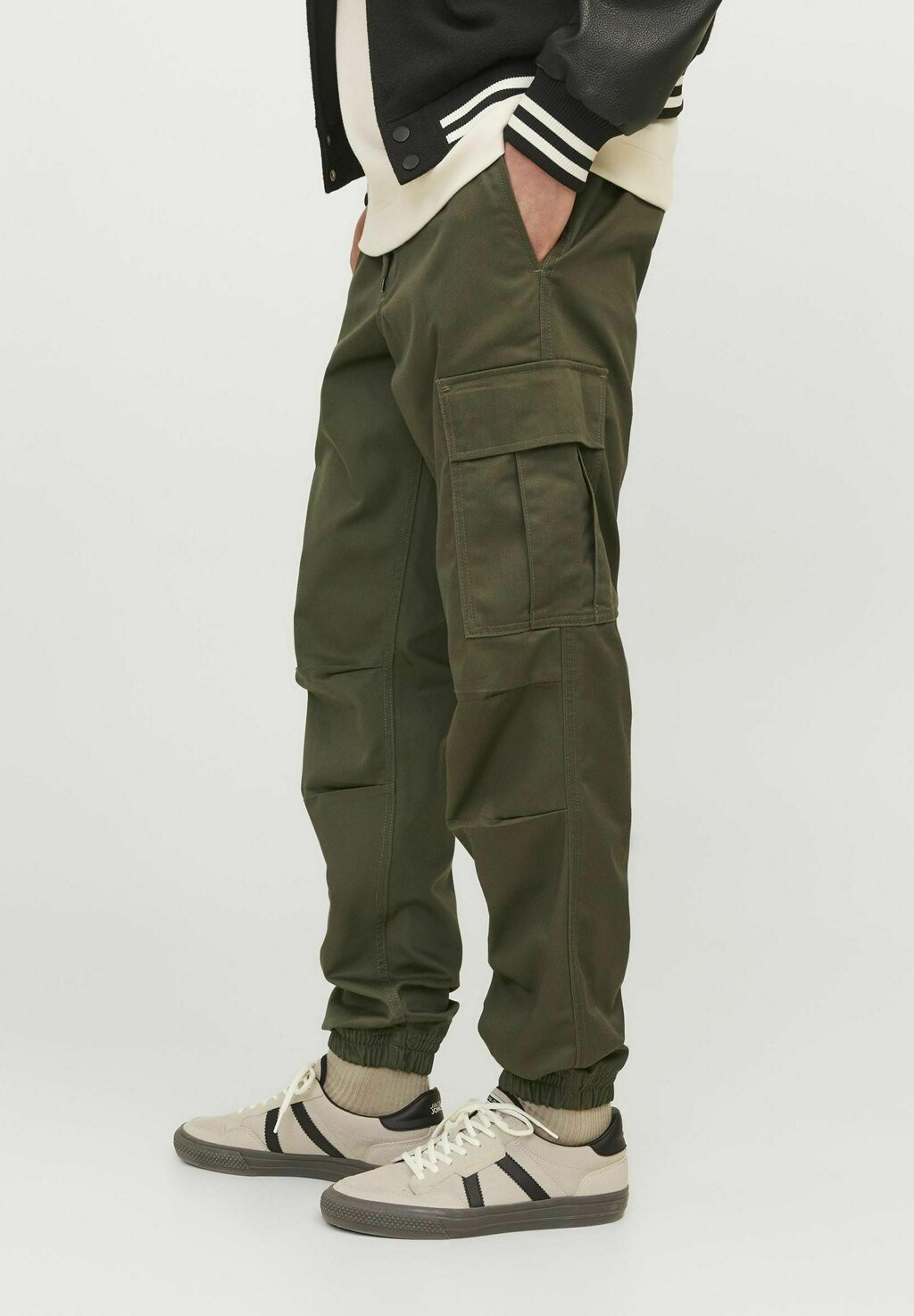 

Брюки в стиле милитари Jack & Jones, оливковый