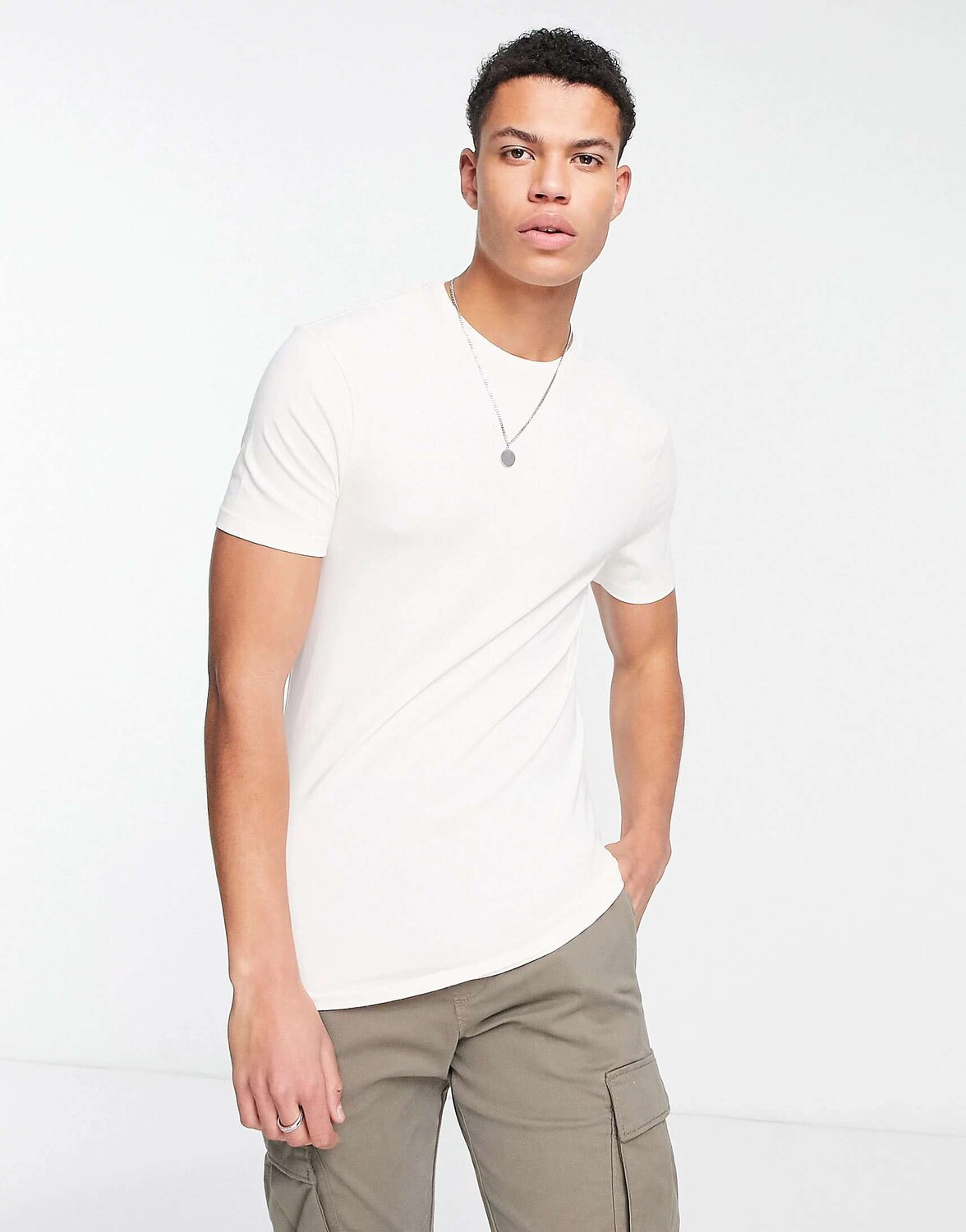

Футболка с мускулистым силуэтом River Island цвета экрю