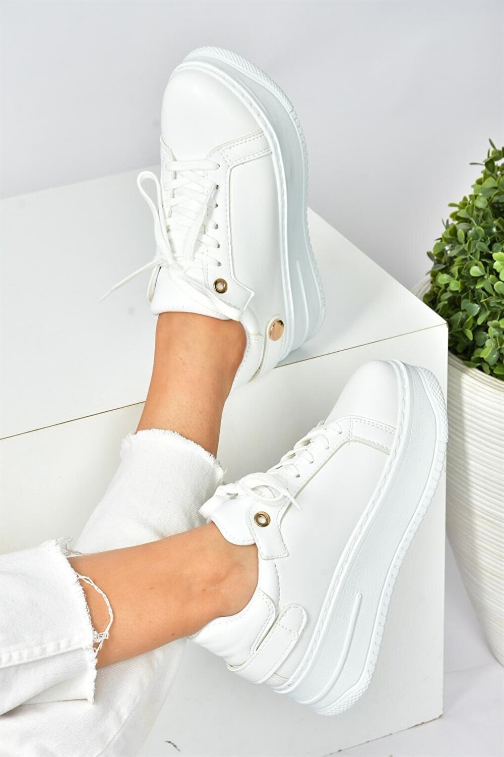 

P973518009 Белые женские кроссовки Fox Shoes