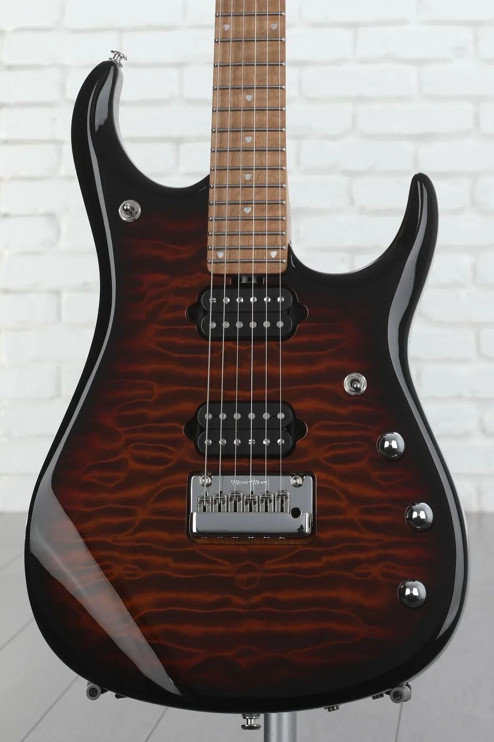

Новая электрогитара Ernie Ball Music Man JP15 - Tiger Eye Quilt