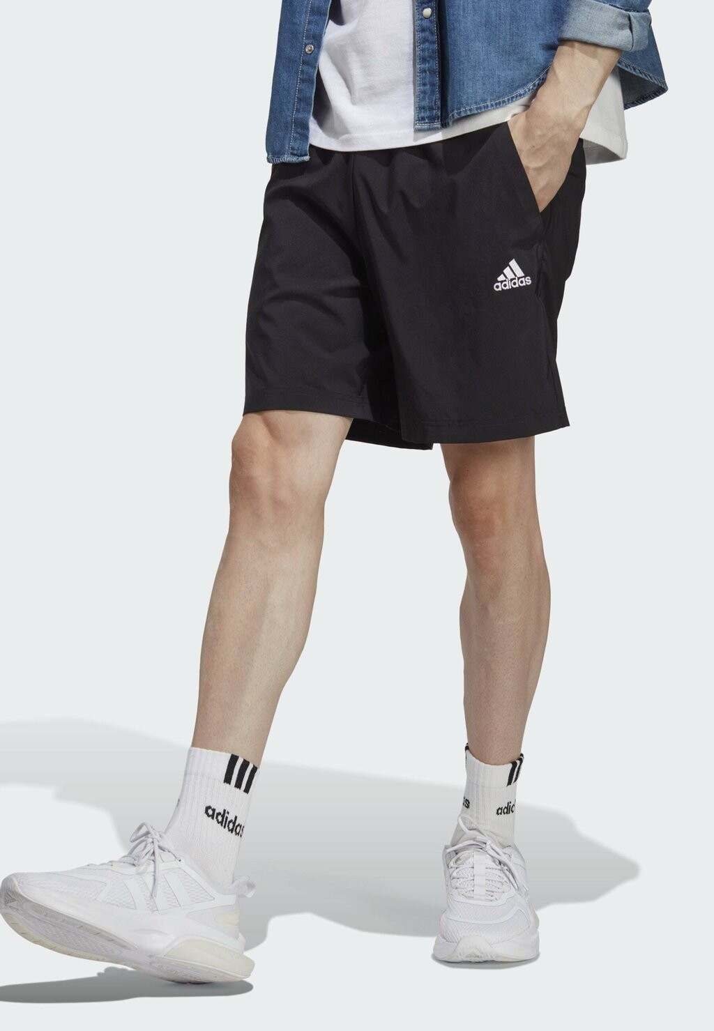 

Спортивные шорты Adidas