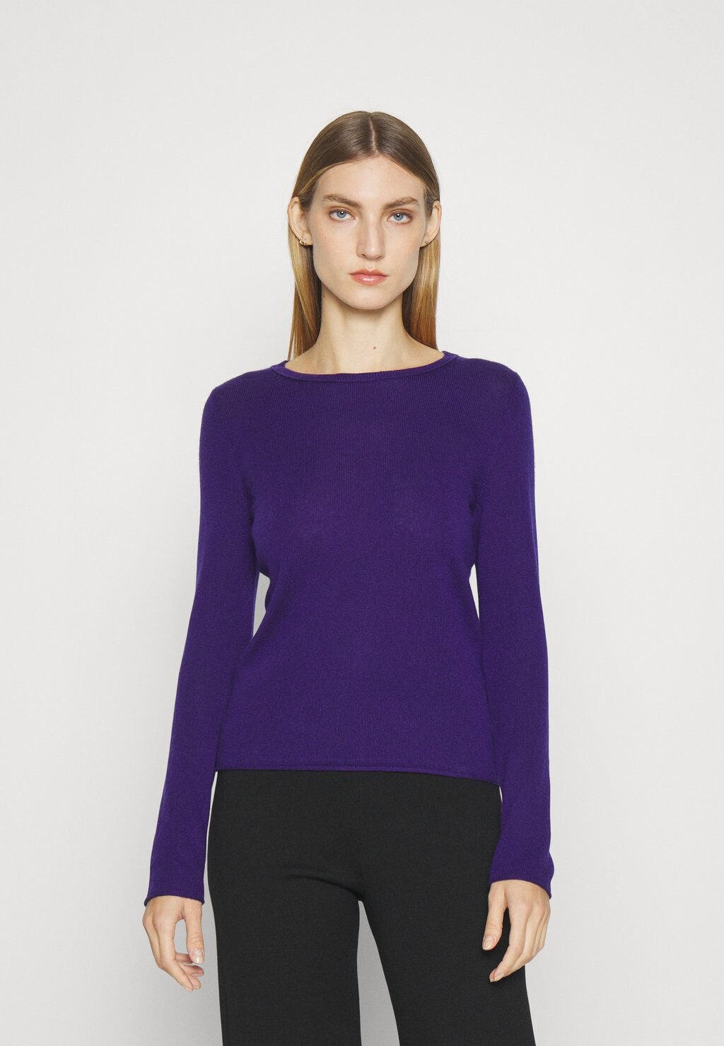 

Свитер КРУГЛЫЙ ВЫРЕЗ FTC Cashmere, фиолетовый