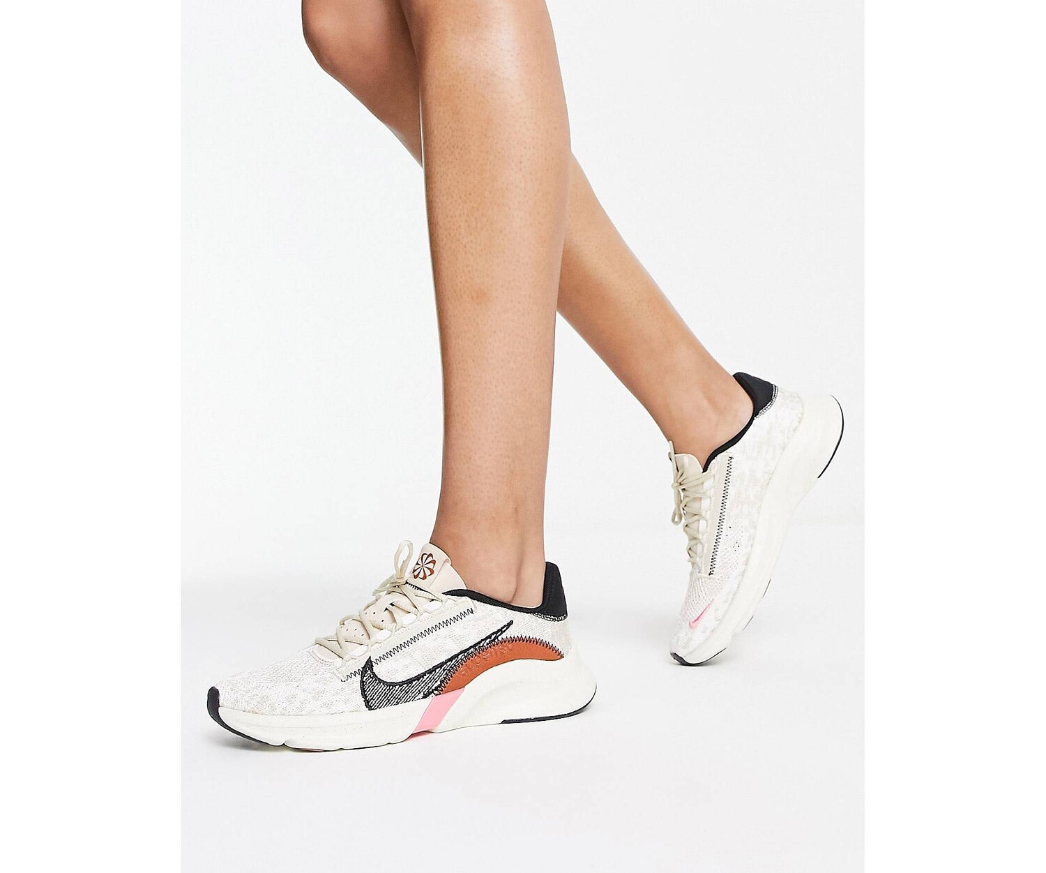 

Серые кроссовки Nike Training Superrep Go 3