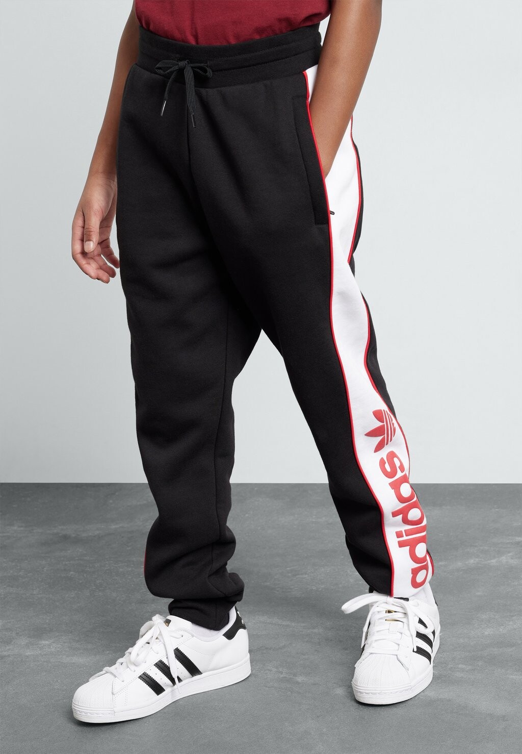 

Спортивные брюки Pants Junior Unisex adidas Originals, цвет black/better scarlet