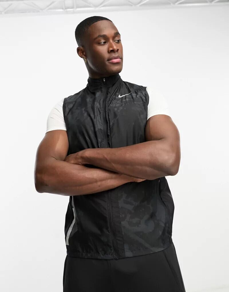 

Черный жилет Nike Run Division Repel