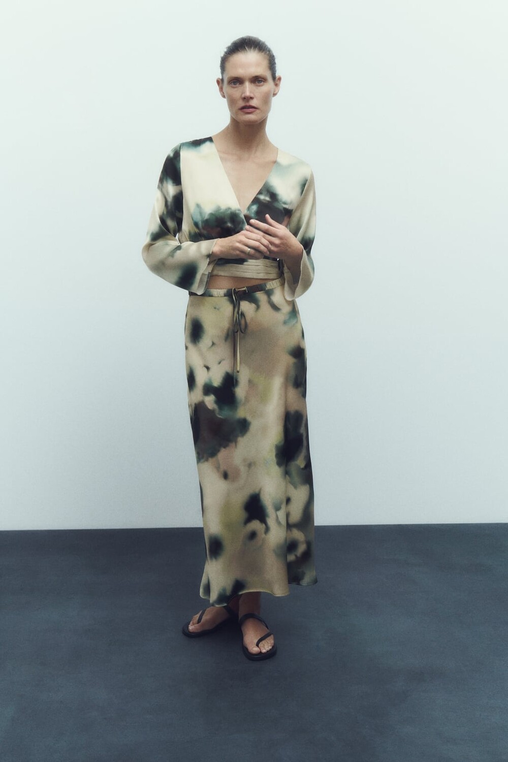 

Укороченный топ с принтом tie-dye ZARA, разноцветный
