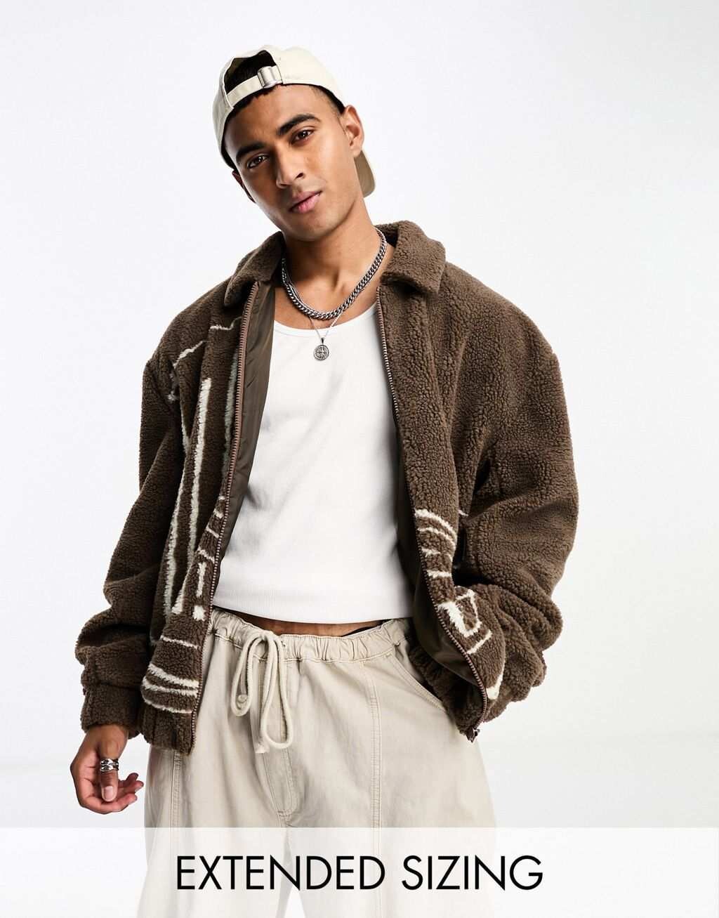 

Коричневый объемный бомбер борг с живописным принтом ASOS DESIGN