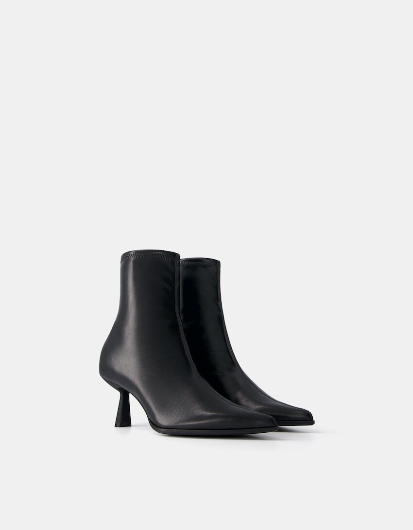 

Ботильоны на каблуке-рюмочке Bershka, черный