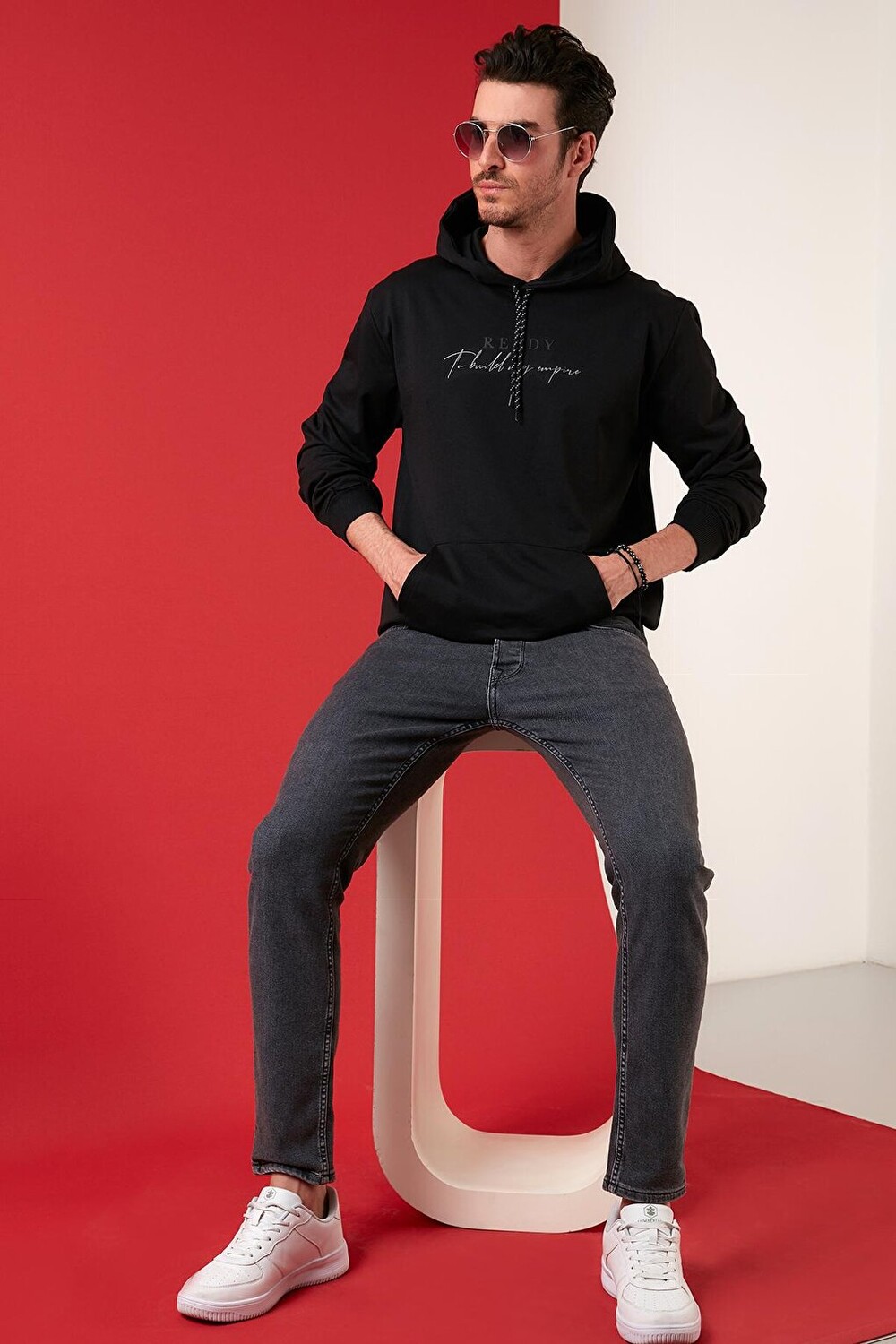 

Хлопковый свитшот Slim Fit с капюшоном и карманами-кенгуру 5414020 Buratti, черный