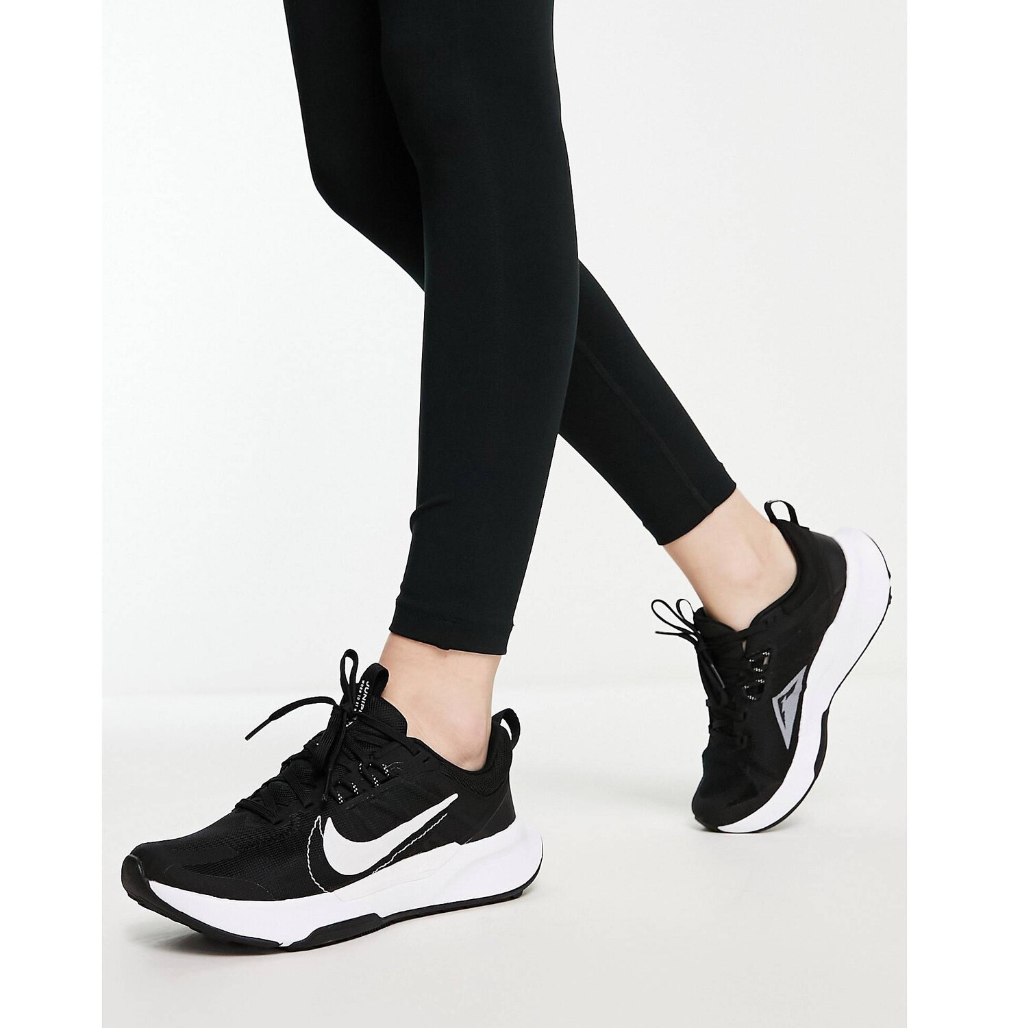 

Черные кроссовки Nike Running Juniper Trail
