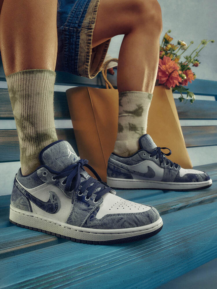 

Кроссовки мужские Nike Jordan AJ1 из потертого денима, белый / темно-синий
