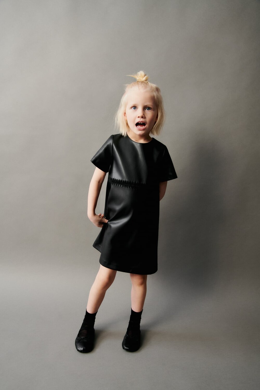 

Платье из кожи с вышивкой ZARA, черный