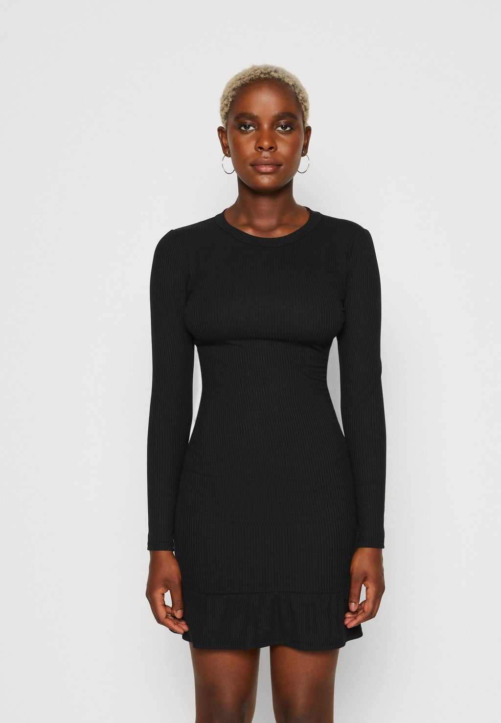 цена Летнее платье Josefina Long Sleeve Mini WAL G., черный