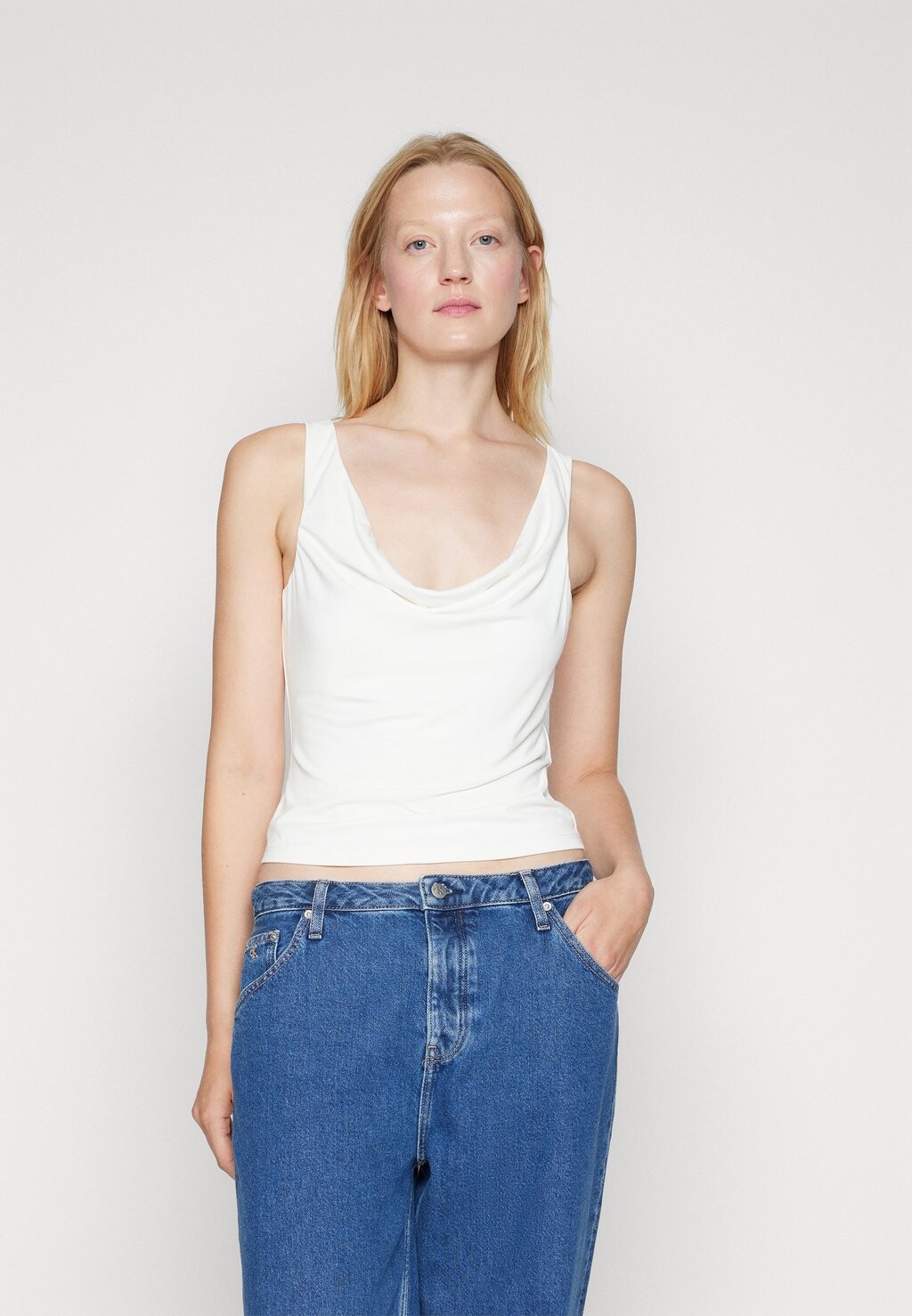 

Топ BARE CUPRO TANK Abercrombie & Fitch, кремовый