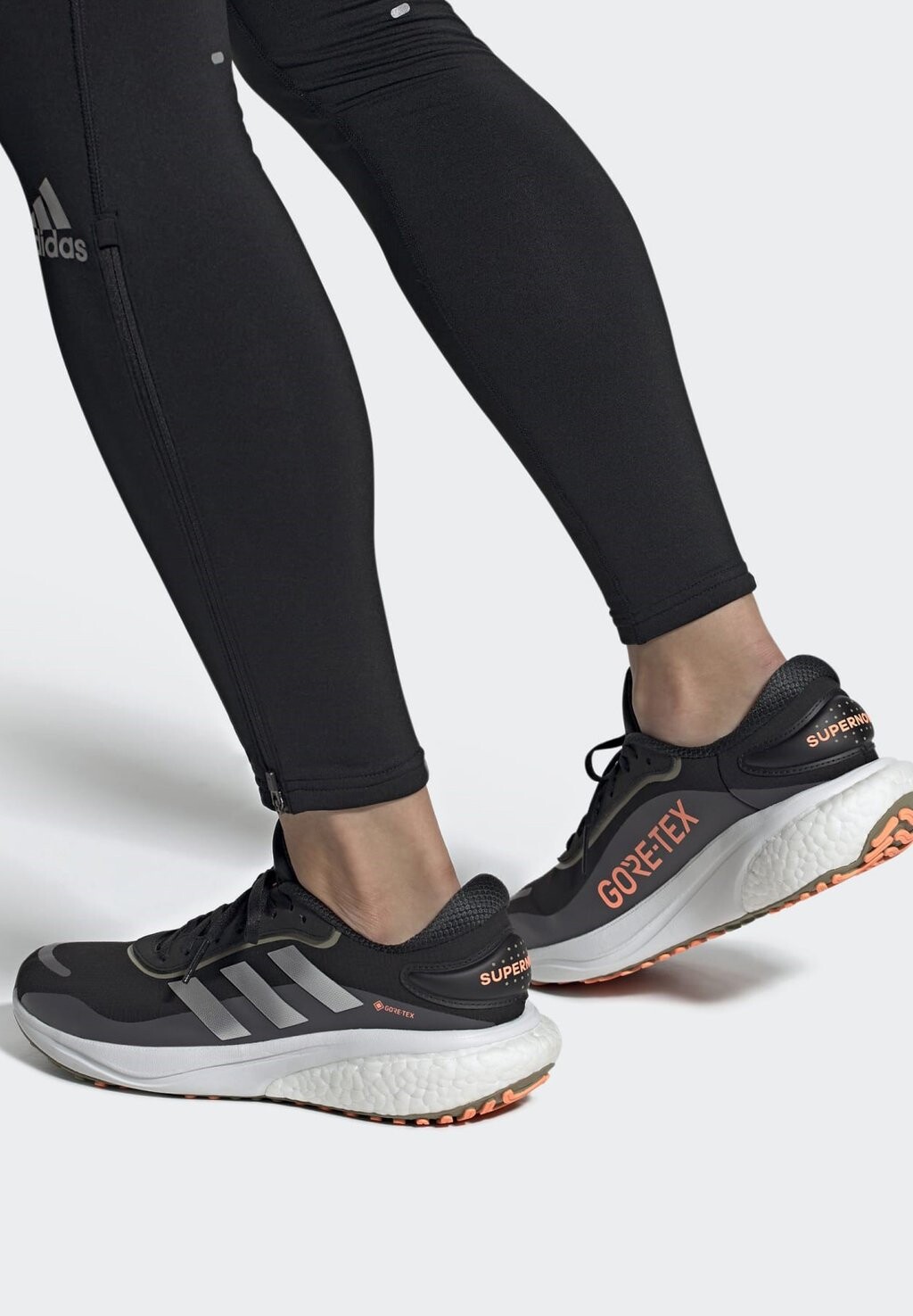 

Кроссовки Adidas