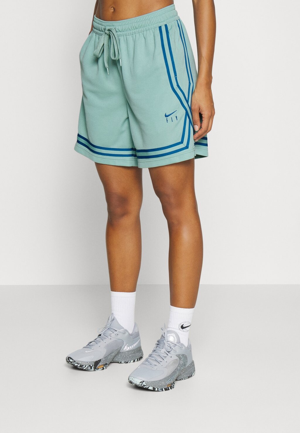 

Спортивные шорты Nike