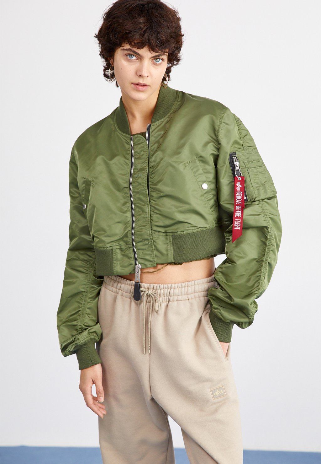 

Куртка-бомбер BOXY Alpha Industries, цвет sage green