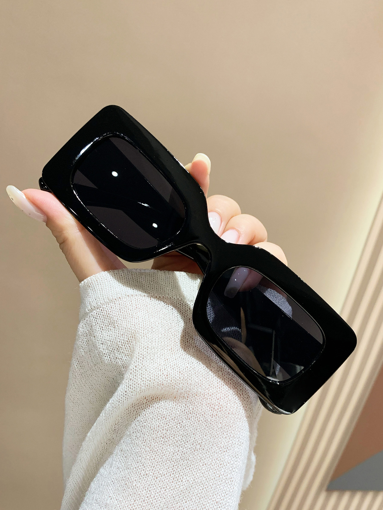 1 шт. Маленькие черные модные солнцезащитные очки квадратной формы в пластиковой рамке для защиты от солнца на пляже shein 1 пара женских модных очков в квадратной оправе