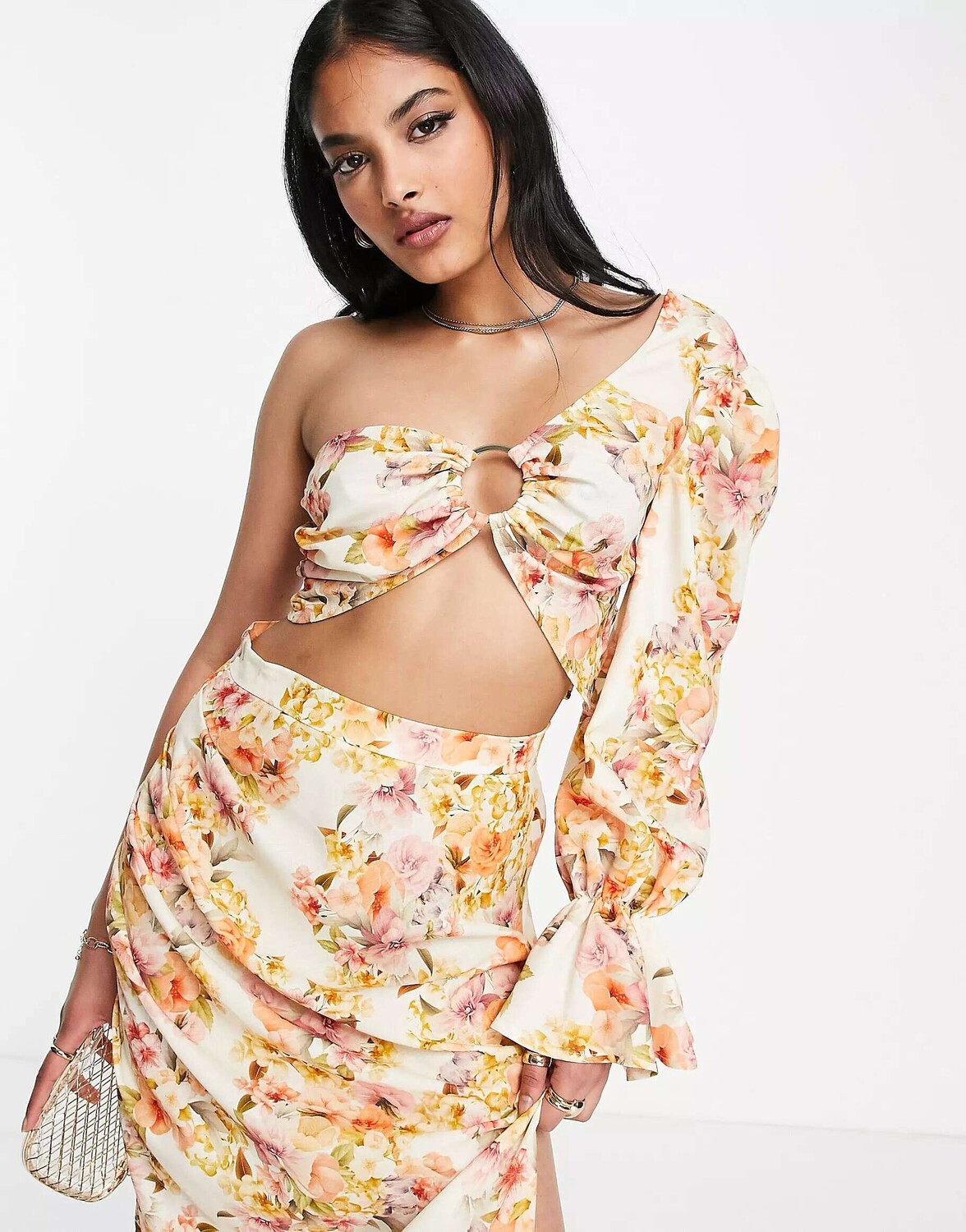 

Укороченный топ с кольцом на одно плечо ASOS