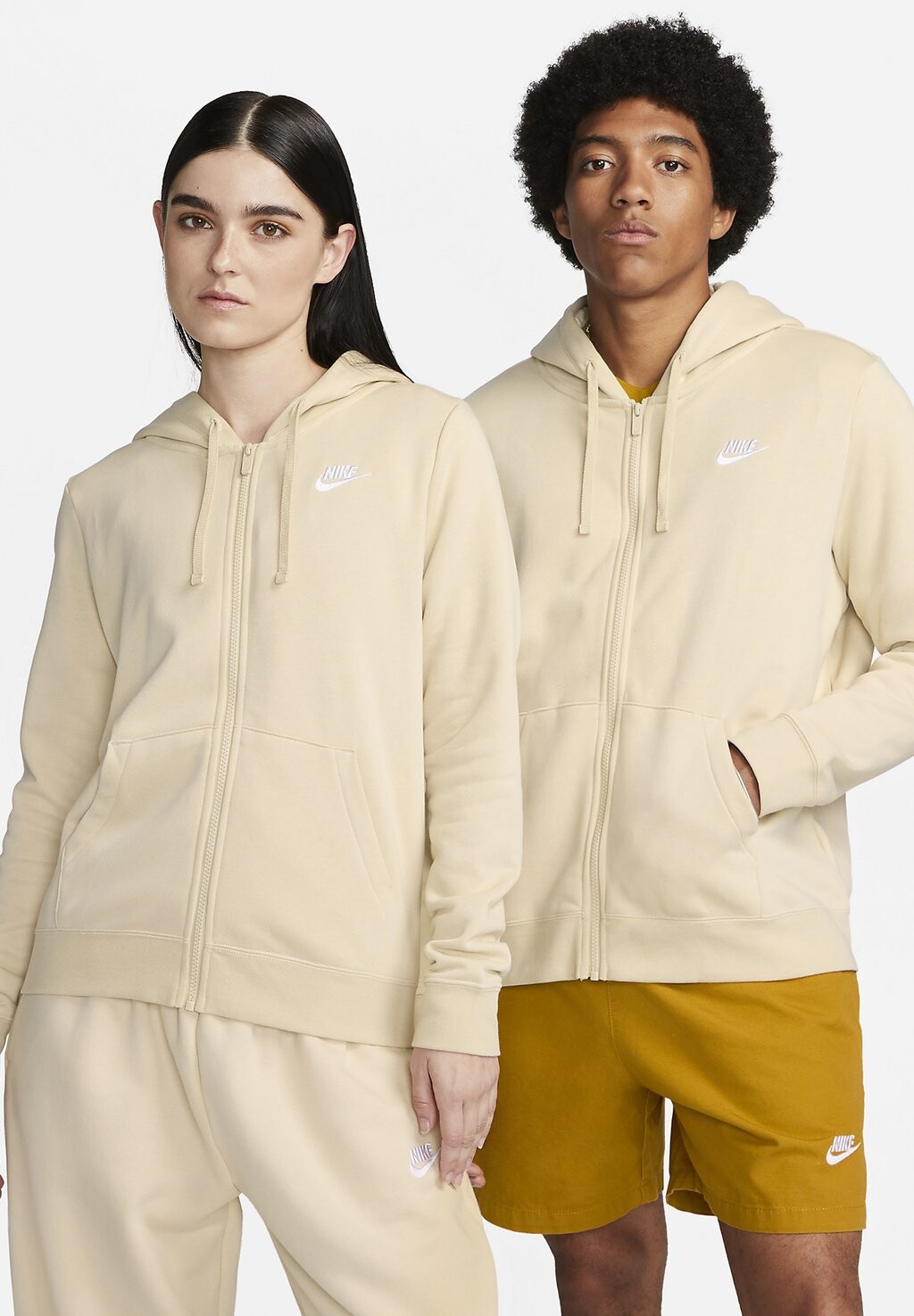 

Толстовка на молнии Nike