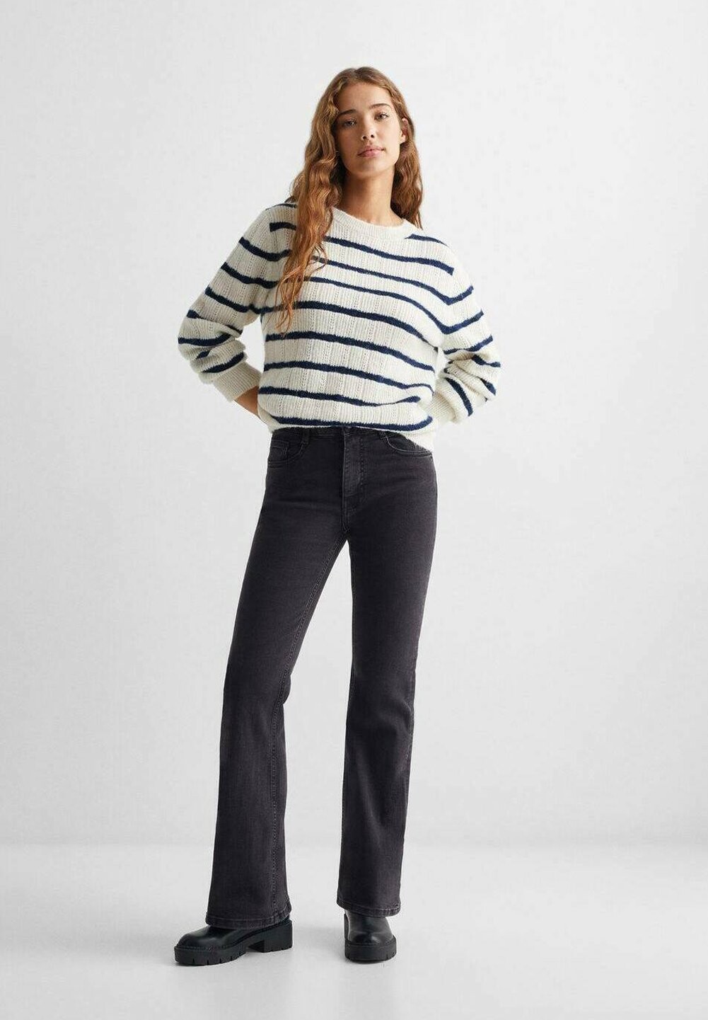 

Джинсы-клеш Longflar Mango, цвет black denim