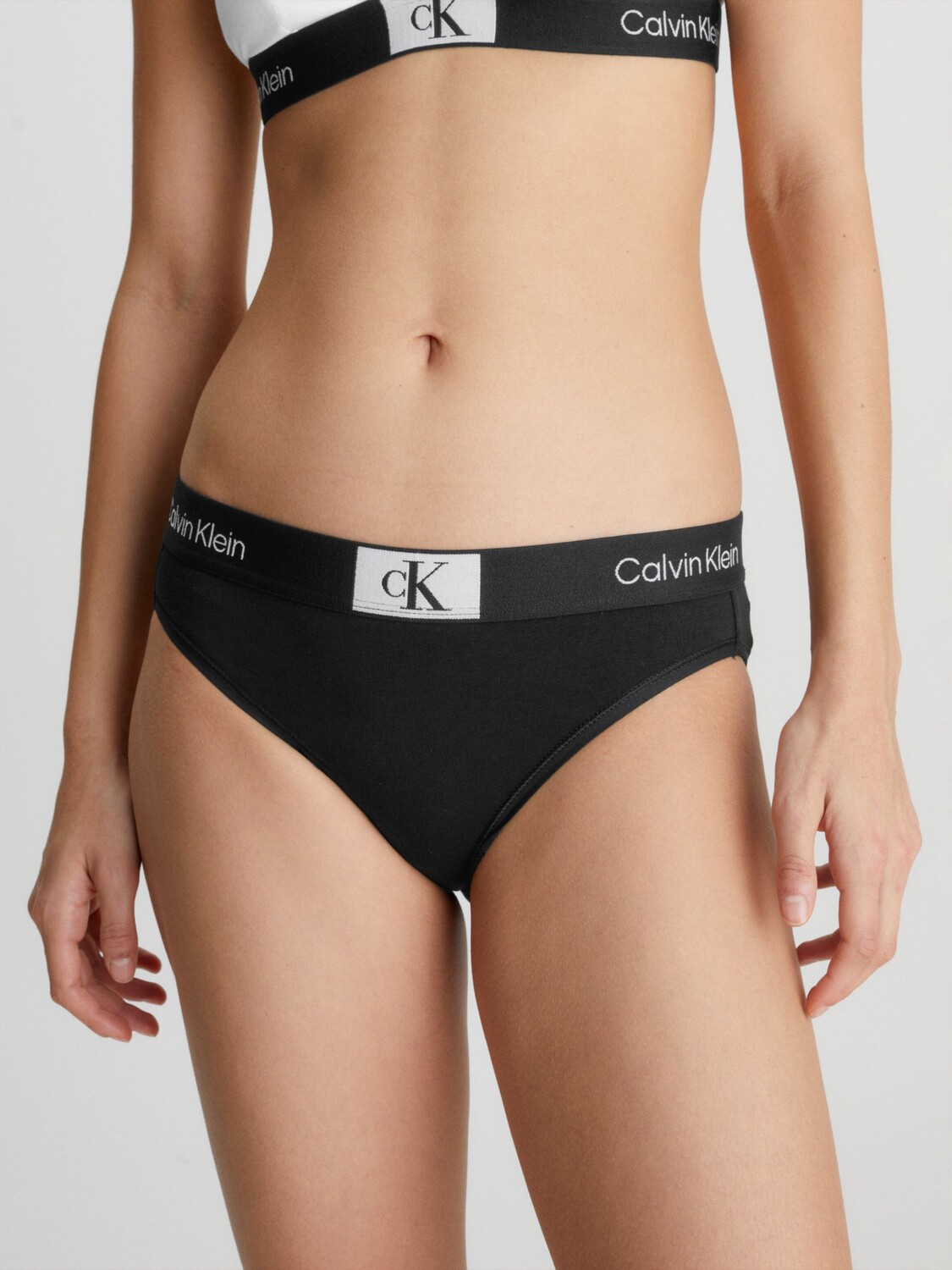 

Трусики-бикини Calvin Klein, черные