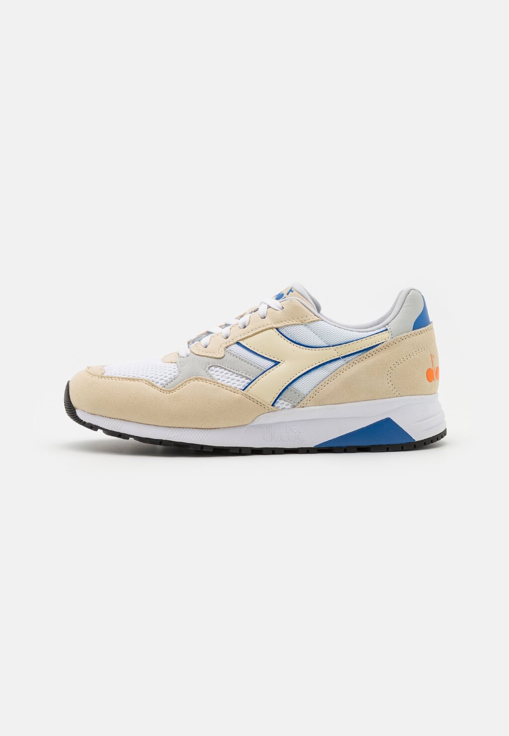 

Кроссовки Diadora
