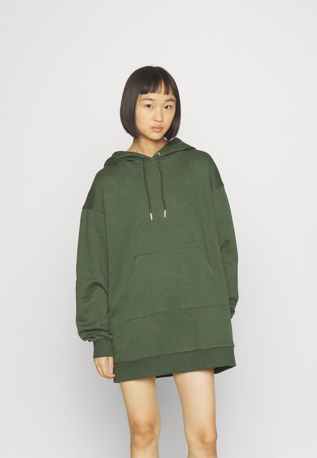 Летнее платье Onljoda Every Hoodie Dress ONLY Petite, цвет duffel bag брюки onlanemone pant only цвет duffel bag