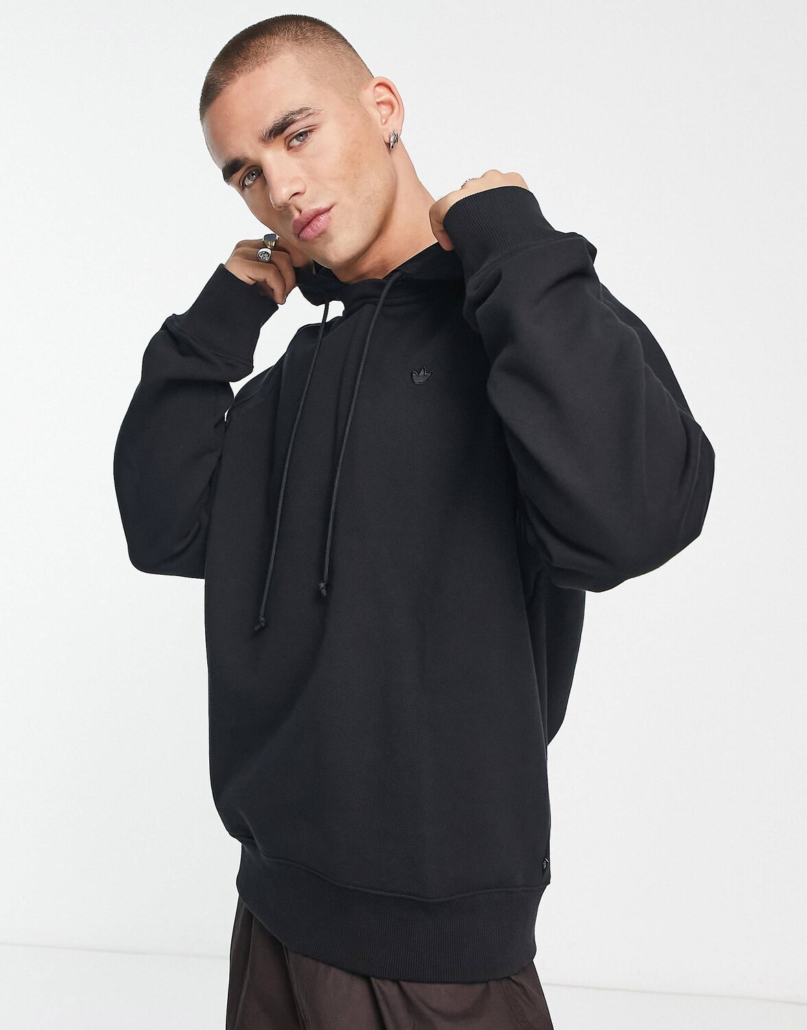 

Худи черного цвета из нейлона с логотипом adidas Originals, Черный