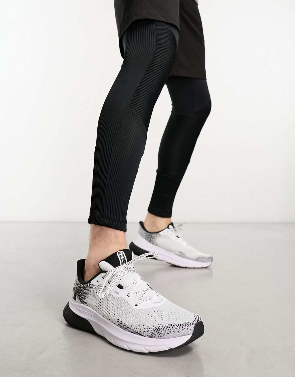 

Under Armour UA HOVR Turbulence 2 в белом цвете