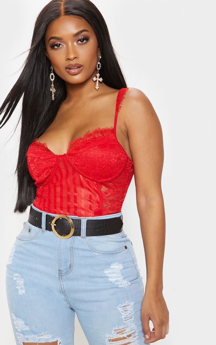 

PrettyLittleThing Красное кружевное боди в полоску Shape
