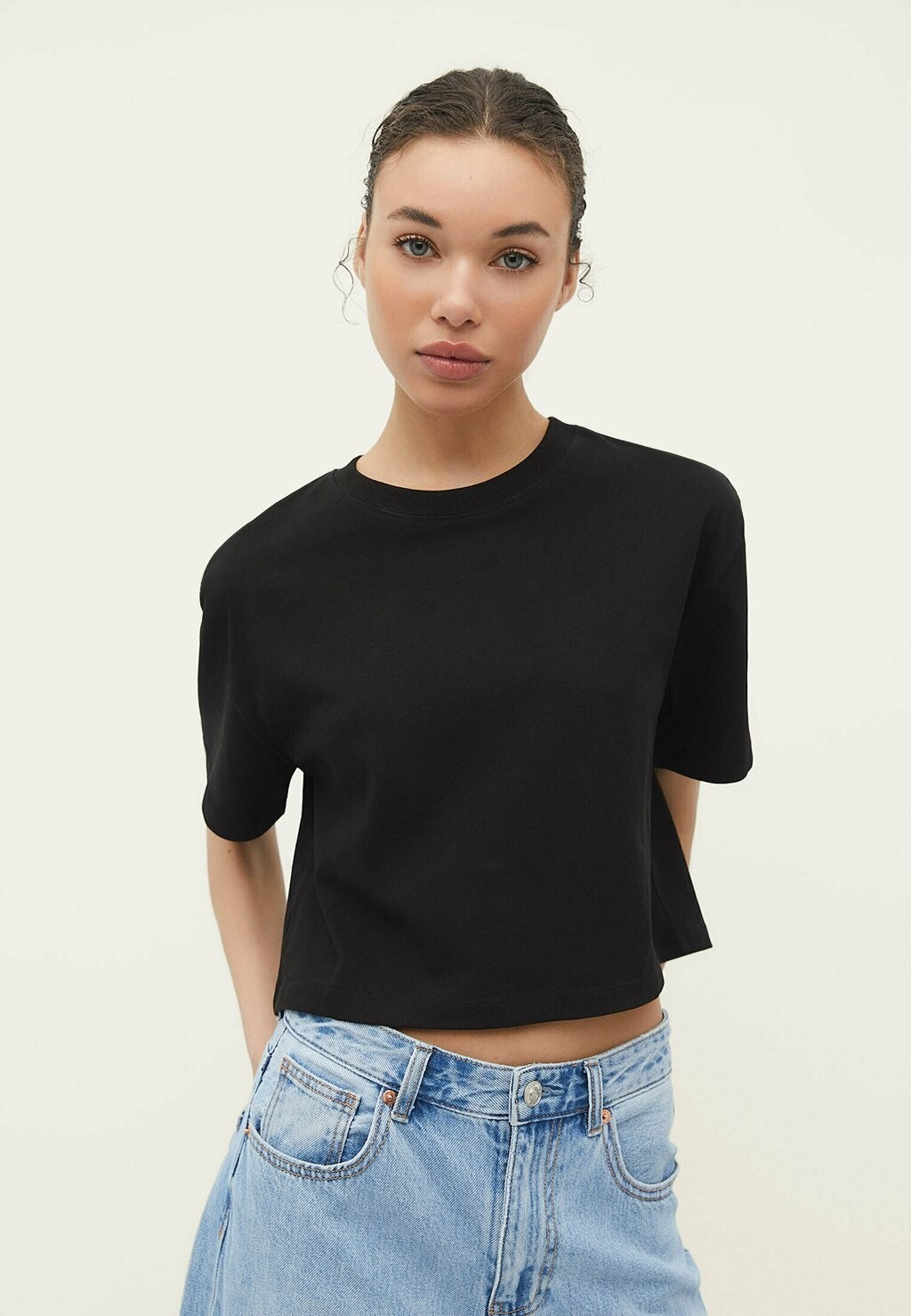 

Базовая футболка Stradivarius, черный