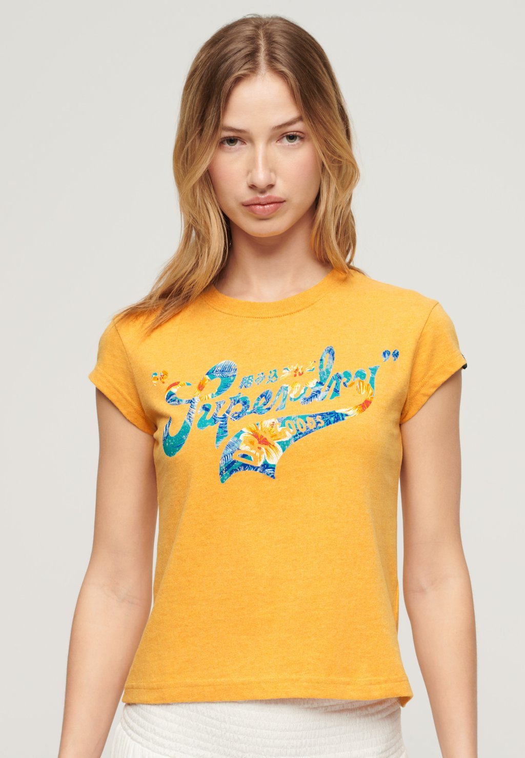 

Футболка с принтом FLORAL SCRIPTED SLEEVE Superdry, желтый