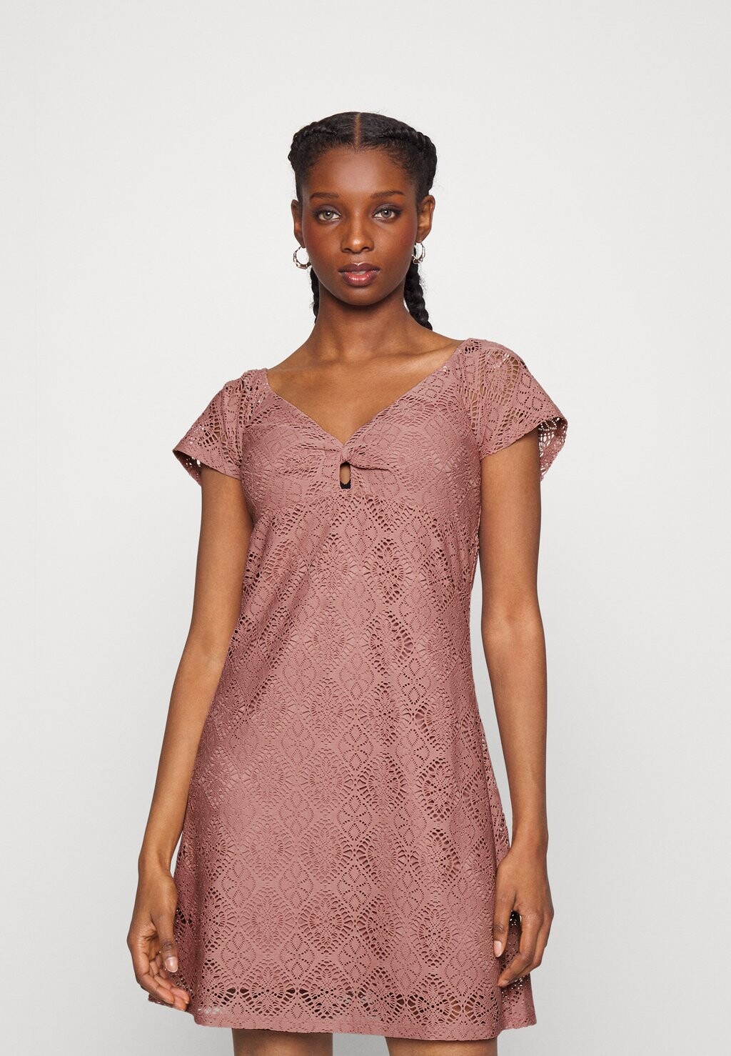 

Элегантное платье Vero Moda