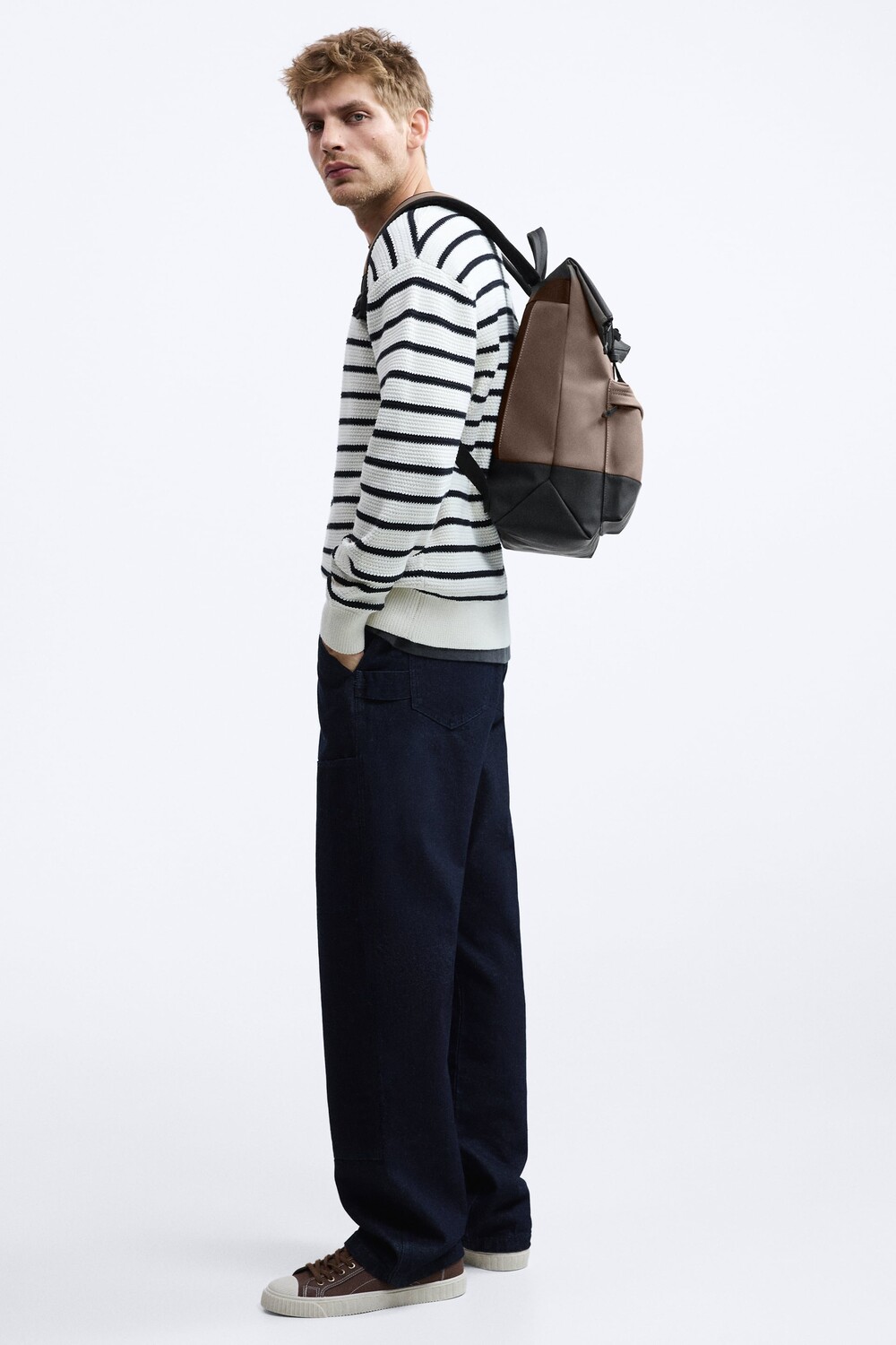 

Резиновый рюкзак с клапаном Zara, песочно-коричневый