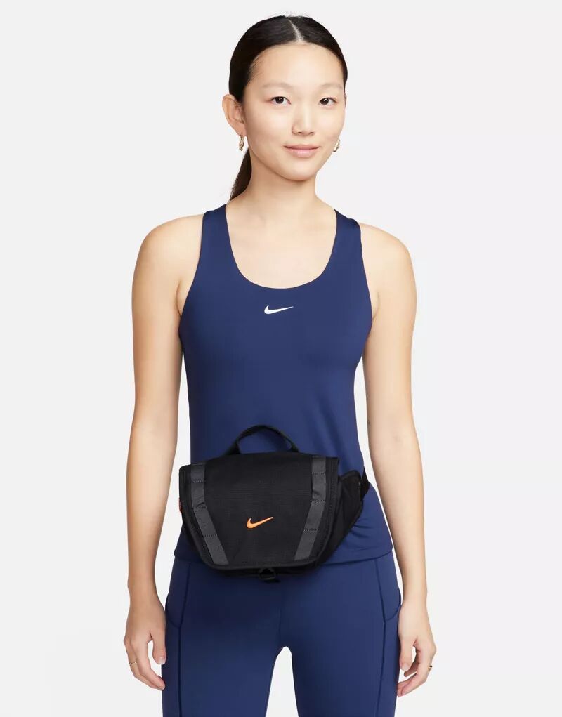 Черная поясная сумка Nike