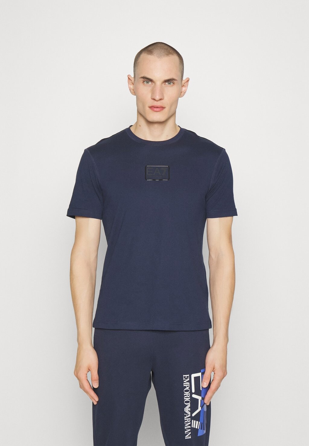 

Футболка с принтом EA7 Emporio Armani, темно-синяя