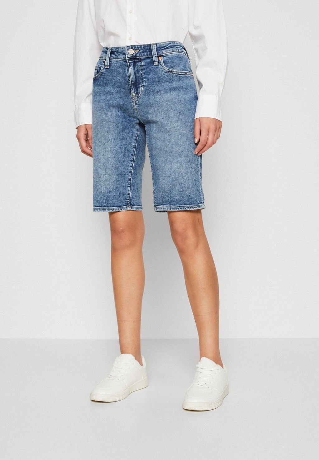 

Джинсовые шорты GAP